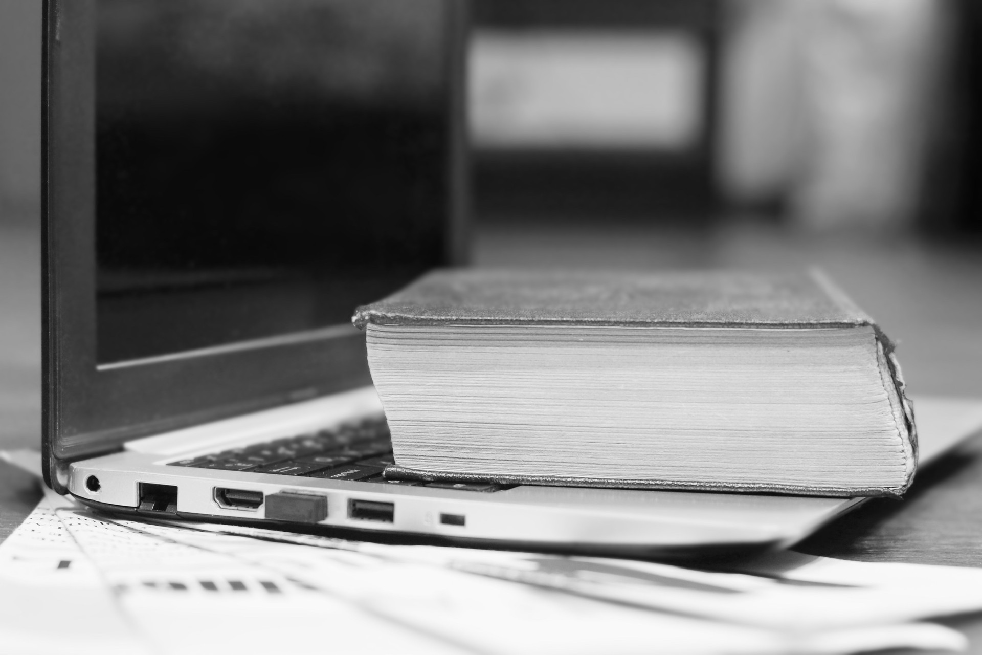 Computador e livro